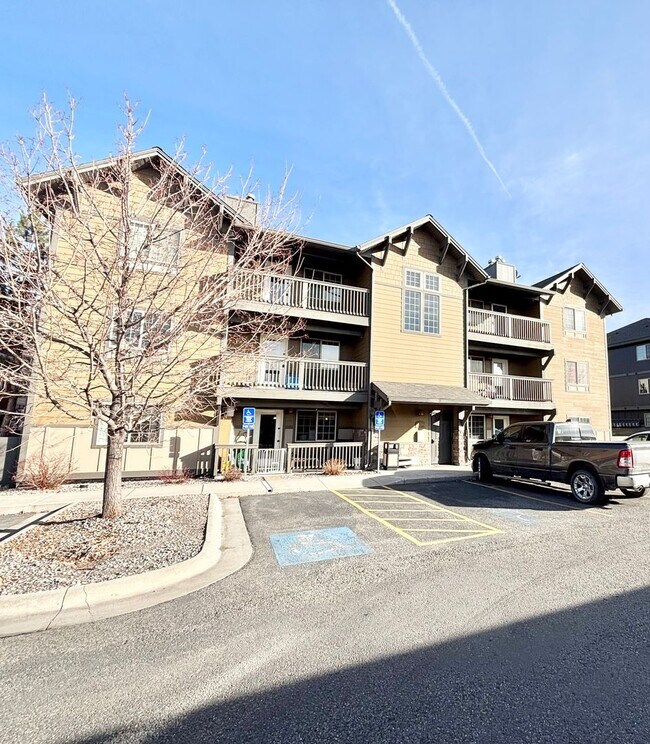 Building Photo - Beautiful 2 bed 2 bath condo
