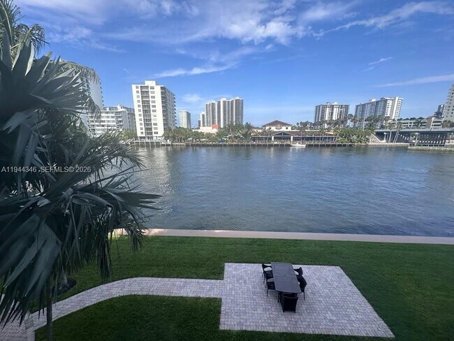 Building Photo - 2895 NE 32nd St