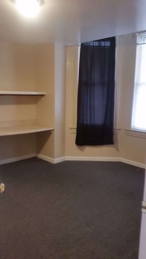 Building Photo - South Oakland renovated apartment