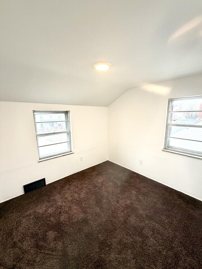 Building Photo - Fully Renovated 3 Bedroom 1 bath Home!