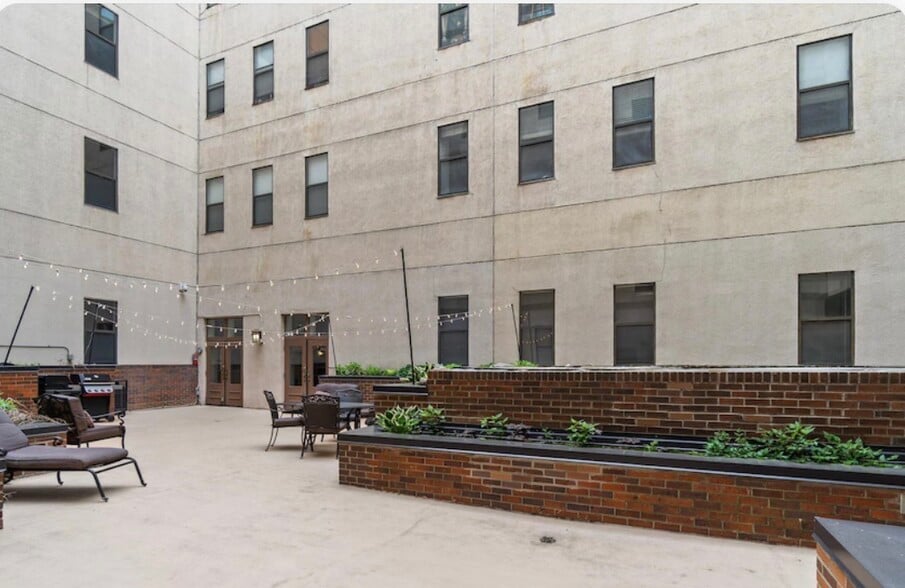 Building Photo - 234 N Broadway