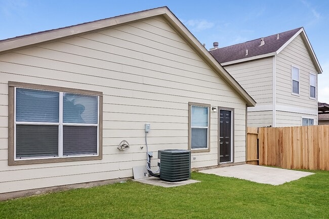 Building Photo - 8122 Arrington Forest Ln
