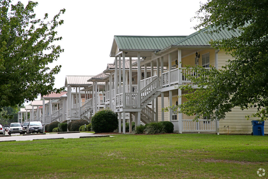 Building Photo - Lee Village