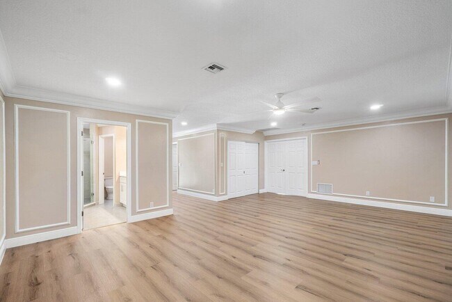 Building Photo - 5065 Horseshoe Cir N