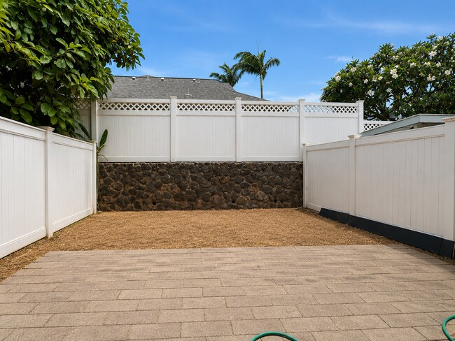 Building Photo - 671 Meakanu Ln