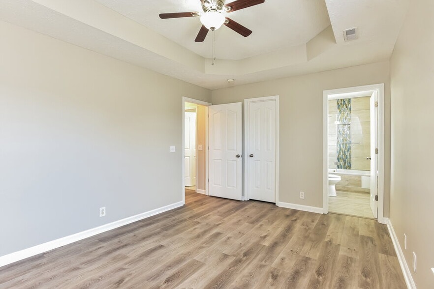 Building Photo - 1043 Tom Hailey Blvd