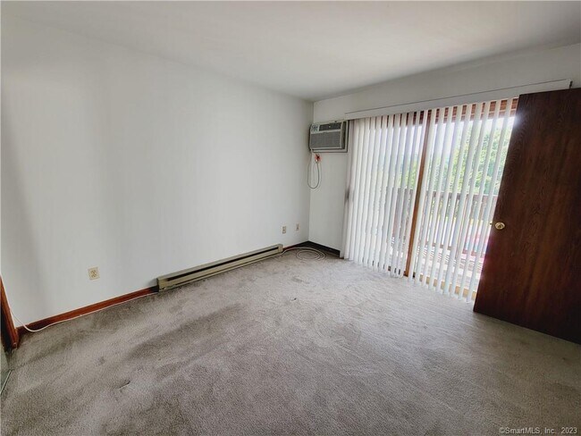 Building Photo - 96 Valley Dr