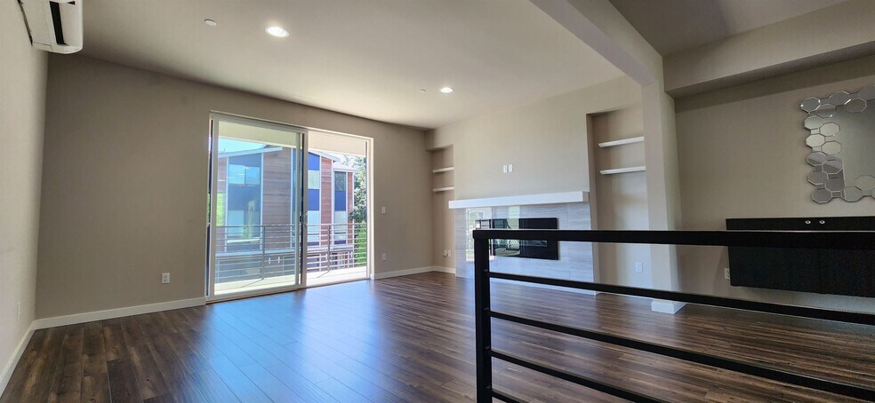 Building Photo - 16021 Manor Way