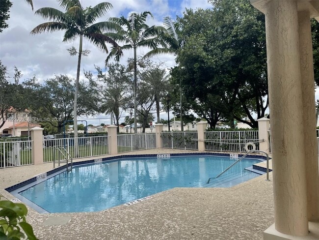 Building Photo - 8831 S Isles Cir