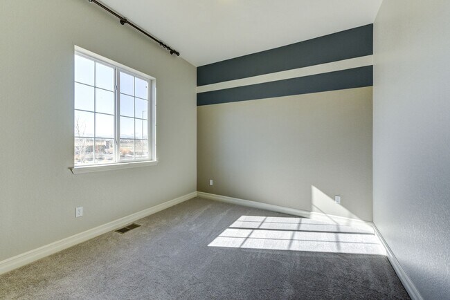 Building Photo - Breathtaking 4 Bedroom 3 Bedroom Ranch Style Home with Finished Basement!!