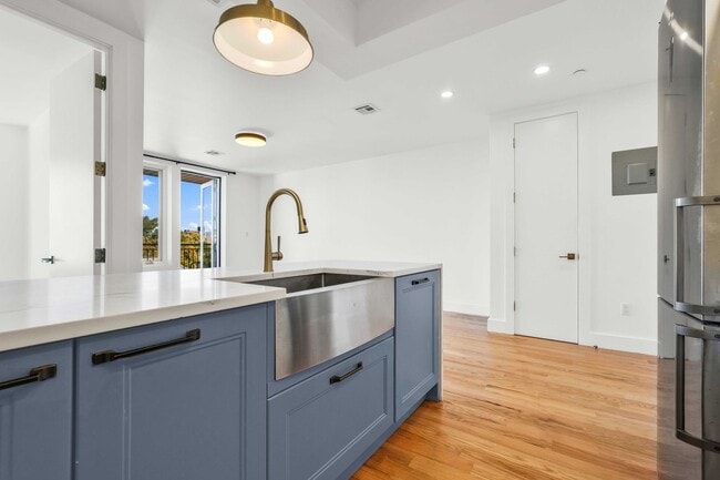 Primary Photo - 627 DeKalb Ave