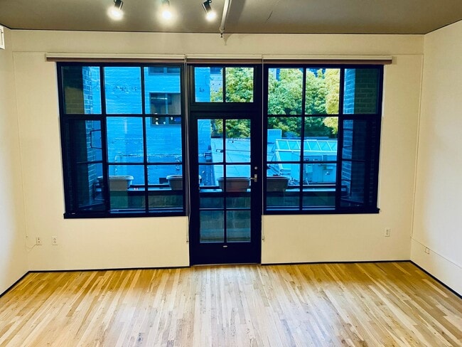 Building Photo - 408 NW 12th Ave