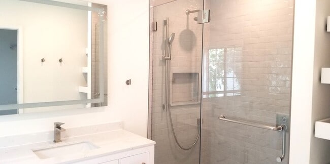 Building Photo - 3 Bedrooms, 2 Baths Remodeled Encino Home ...