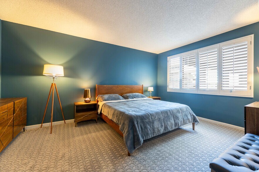 primary bedroom - 11322 Camarillo St