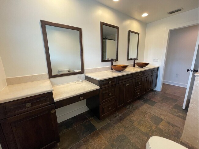 Building Photo - Davis Islands Spanish Med 3 Bed 2.5 Bath 1 car garage with Spool