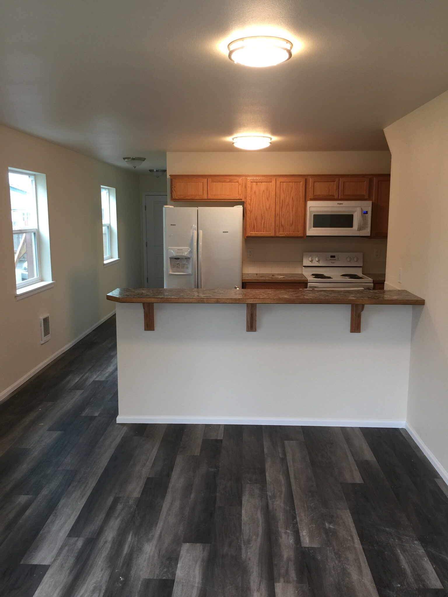 Nice kitchen with dishwasher and full fridge - 4126 Camellia St