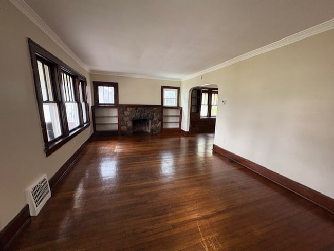 Building Photo - Spacious 3-Bedroom Home in West Akron with Appliances Included