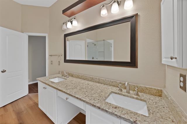 Building Photo - 5708 McKinley Ln