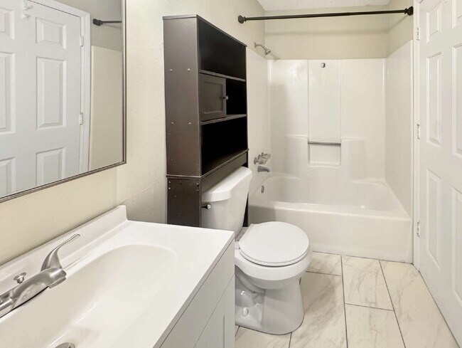 Building Photo - North Hall Duplex Available