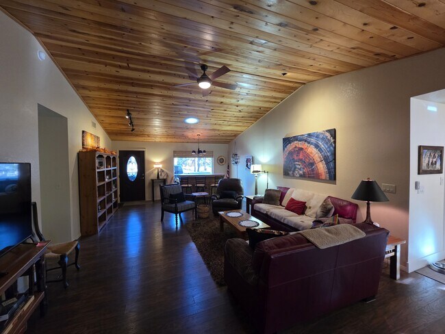 Building Photo - 7507 Tall Pine Dr