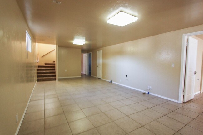 Building Photo - Large 2 story Home in Prescott Valley