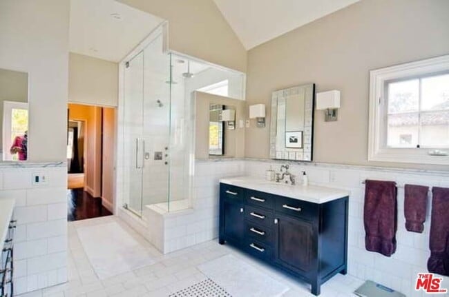 Building Photo - 10253 Valley Spring Ln