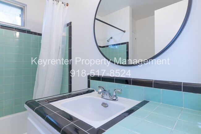 Building Photo - 3 Bed 1.5 Bath in Great Midtown Location!