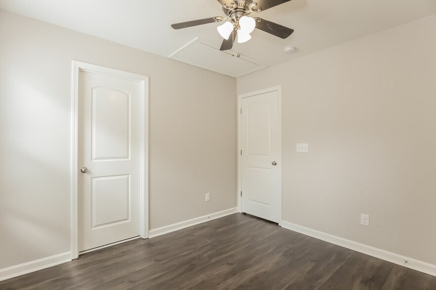 Building Photo - 4202 Broadstairs Dr SW