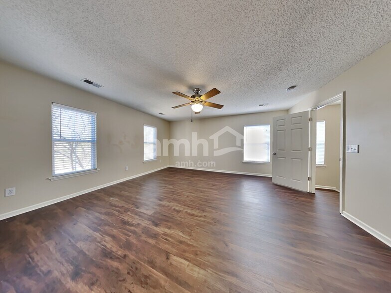 Building Photo - 62 Creek Bend Dr