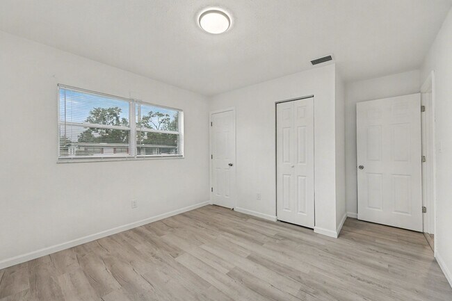 Building Photo - Move in ready!