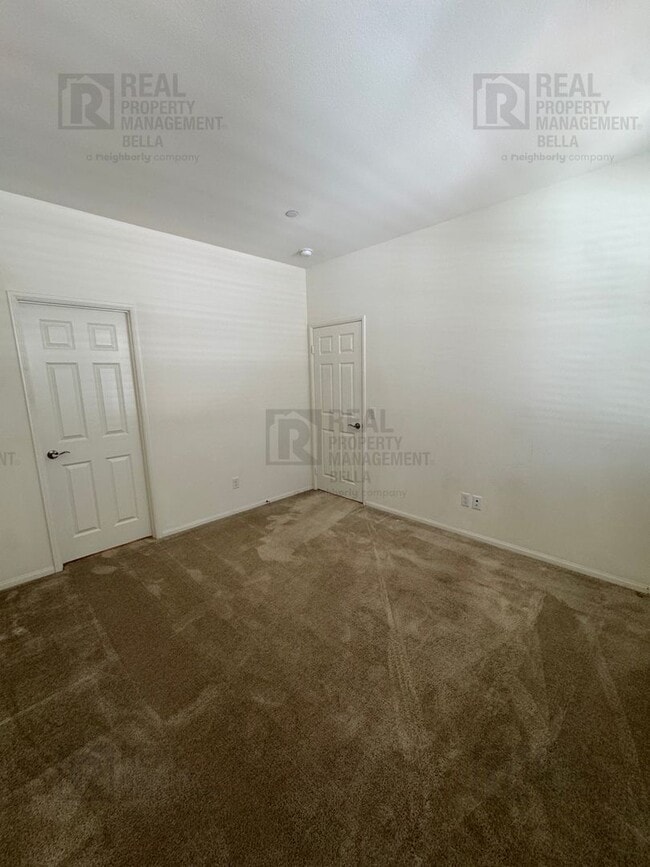 Building Photo - Single-Story Comfort & Style in Prime Heme...