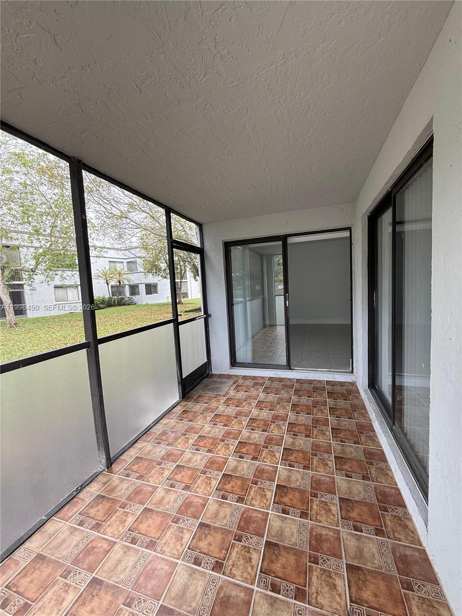 Building Photo - 155 Lakeview Dr