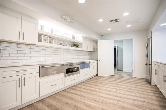 Building Photo - 3800 Galt Ocean Dr