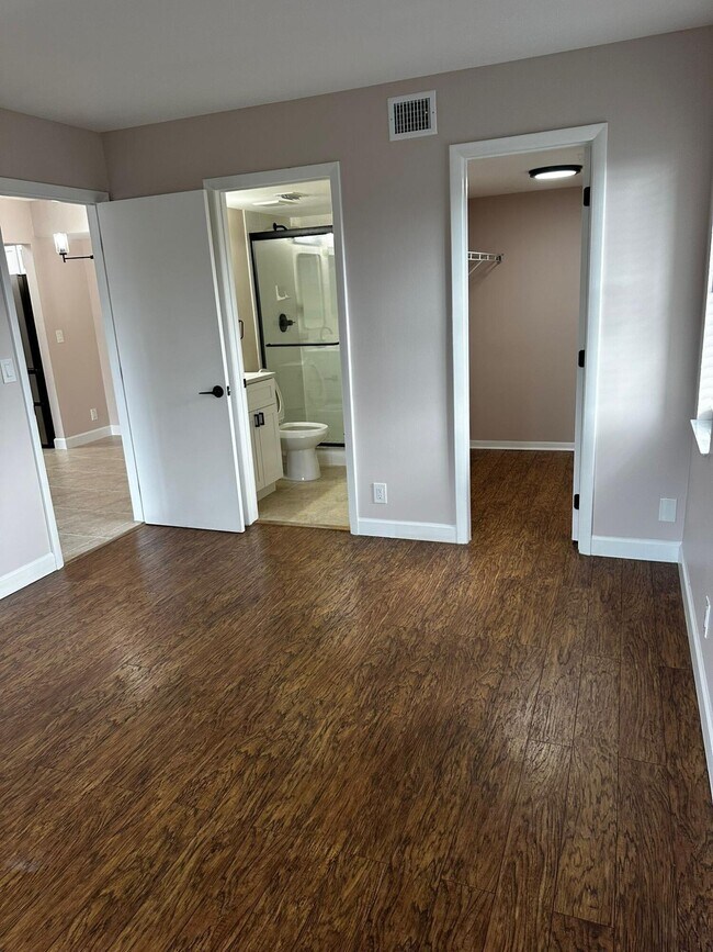 Building Photo - 7221 Golf Colony Ct