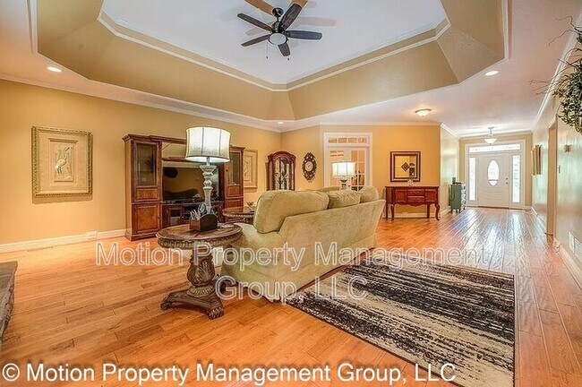 Building Photo - 682 E Mourning Dove Ct