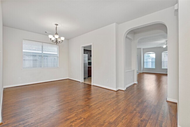 Building Photo - 407 Livingstone Ln