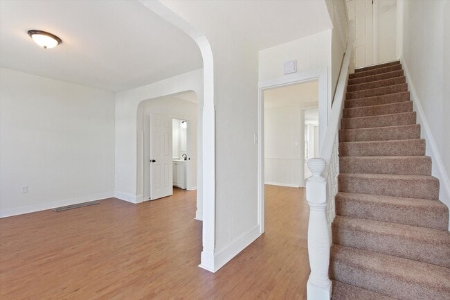 Building Photo - Bright 3 Bedroom, 1.5 Bath Home in York, Pa!