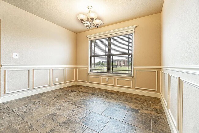 Building Photo - 3104 SW Featherston Rd