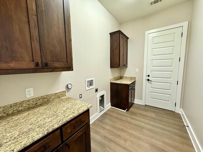 Building Photo - **APPLICATION RECEIVED** AVAILABLE NOW! One-of-a-Kind Luxury Estate | 5BD/3BA on 2 Acres in Liber...