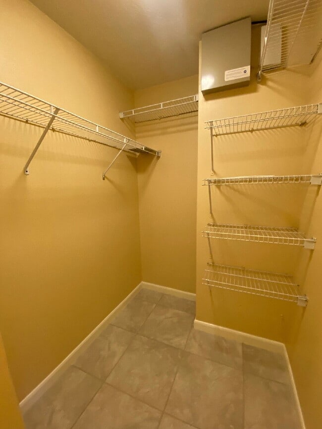 Building Photo - Spacious 4Bed, 2.5 Bath plus Bonus Room, 2-story home in the desirable Remington Grove community!