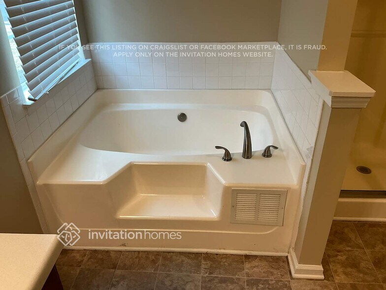 Building Photo - 4444 Grove Lake St SW