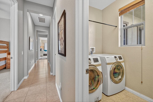 Building Photo - 35831 Raphael Dr