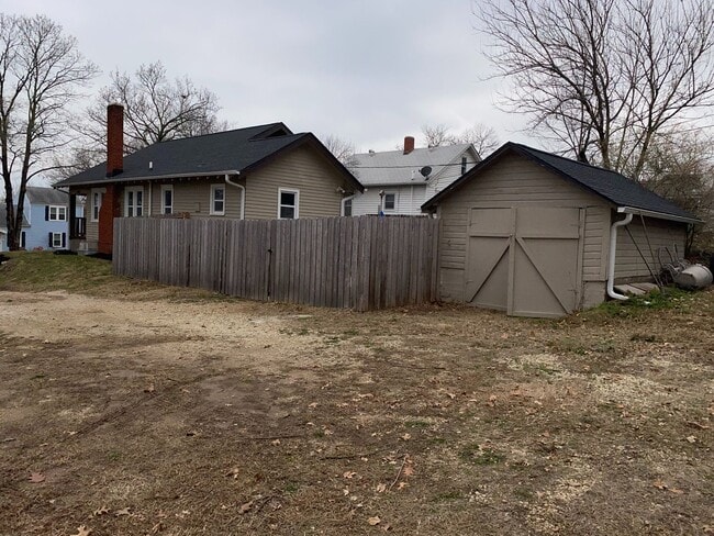 Building Photo - Single Family Home Available August 5th!