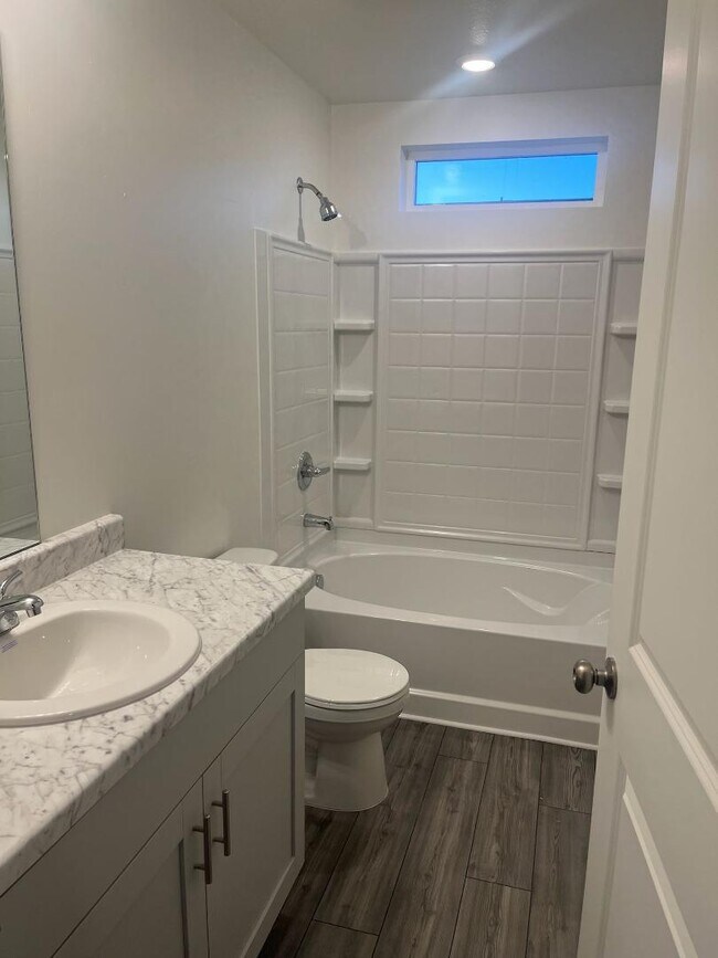 Building Photo - 341 N Colonnade Rd