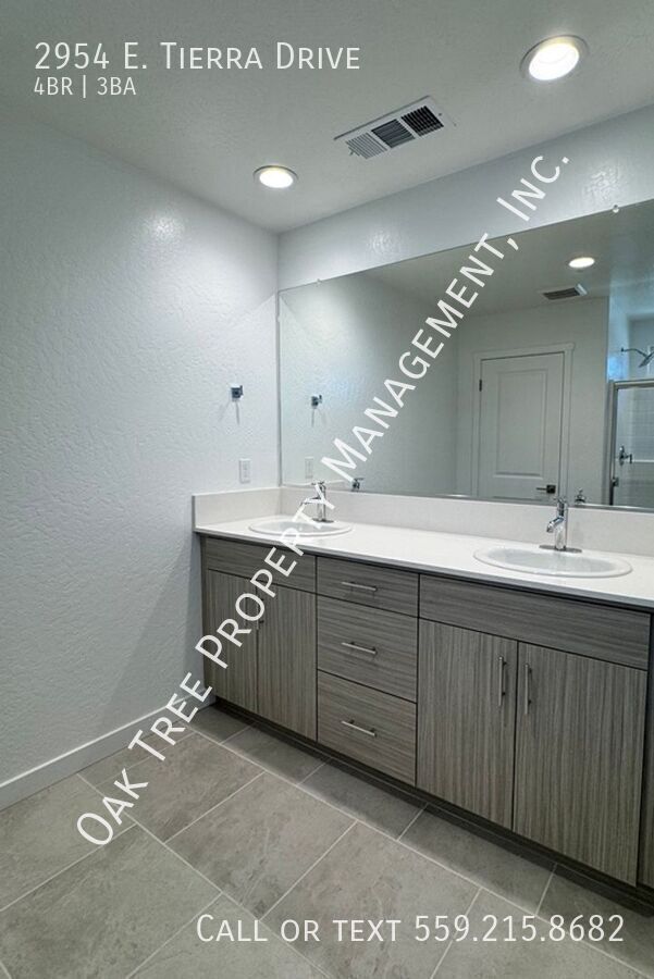 Building Photo - 2954 E Tierra Dr