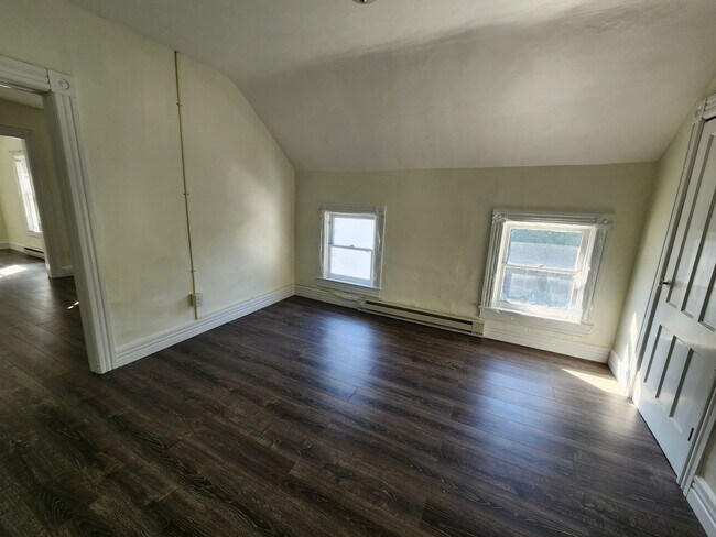 Building Photo - 76 Crandall St