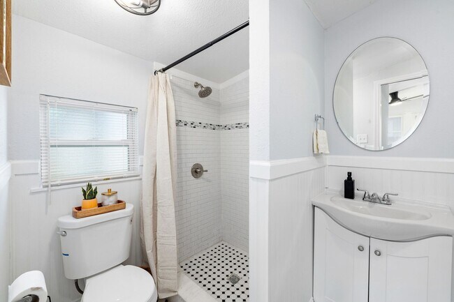 Building Photo - Live Wilder: Historic Charm Steps from Tampa’s Trendiest Restaurants