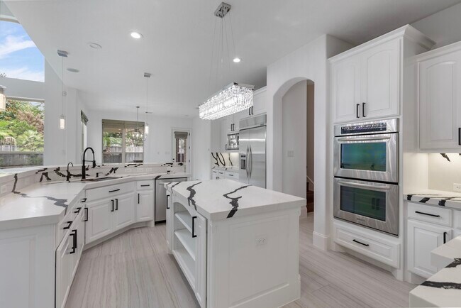 Building Photo - 18 Player Vista Pl