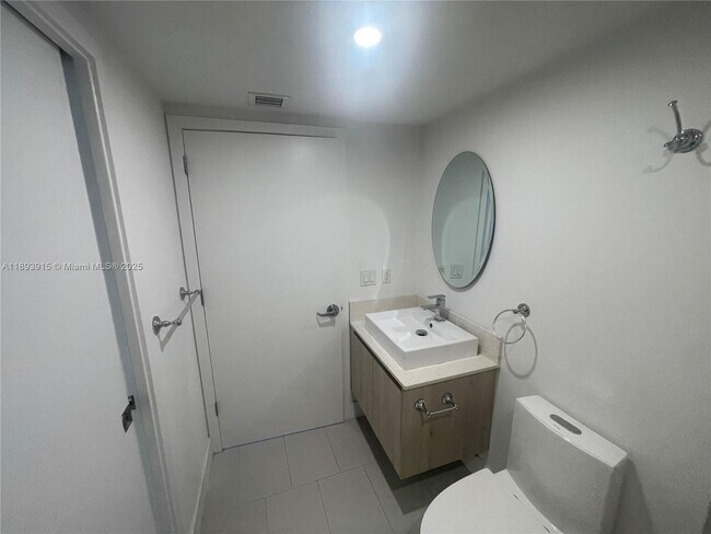 Building Photo - 13800 Highland Dr