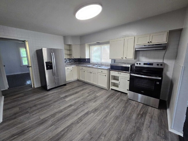 Building Photo - 1135 Canaan Ave